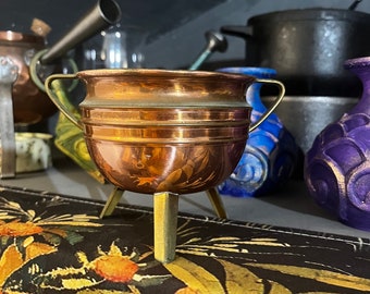 Copper cauldron vintage. Witchy altar tools. Altar Cauldron witchcraft