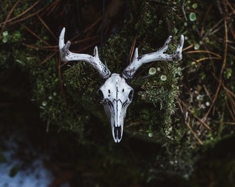 Deer skull pendant - Nyth. Witch jewelry, forest inspiration, travel altar decor