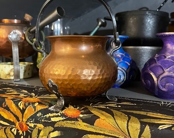 Medium Altar Cauldron with iron feet. Altar kit wiccan witch
