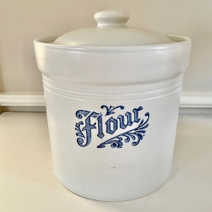 3.5 Quart Flour Canister and Lid - Yorktowne by Pfaltzgraff (USA)