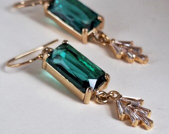 Emerald Green Dangly Fan Earrings: Art Deco Jewelry