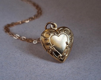 Collar con medallón de corazón de latón vintage: joyería vintage