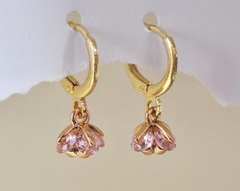 Pendientes de aro con flor de cristal rosa claro