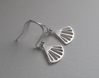 Silver Fan Earrings, Simple Fan Earrings, Dainty Fan Earrings, Everyday Earrings, Silver Drop Earrings, Delicate Earrings, Small Earrings