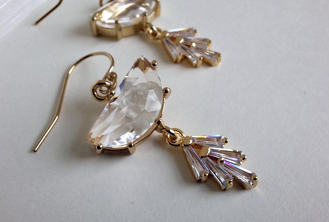 【日本入手困難】Crystal Logo Jewels dangle earring delicate-cz-dangle-