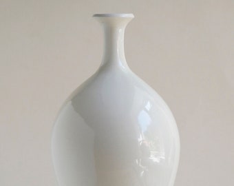 Russell Akerman ceramic art hand thrown studio pottery vase.