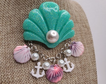 Confetti Lucite Deco Shell Brooch Pin with Nautical Shell and Pearl Charms in Aqua and Pink. Lucite Luau 50s, 60s Retro Pinup MCM Mermaid