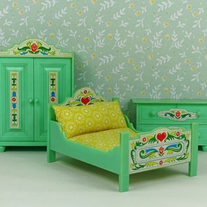 Dollhouse vintage bedroom 1970s furniture plastic green