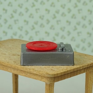 Poppenhuis vintage platenspeler jaren 70 grijs rood kunststof