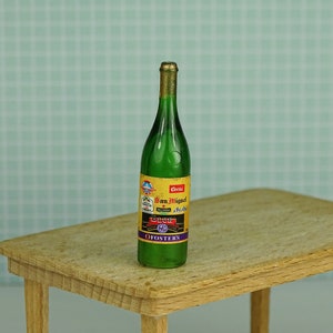 Puppenstube Vintage Weinflasche 1980er Jahre Kunststoff