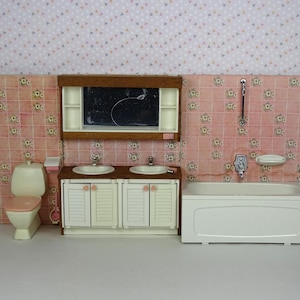 Dollhouse vintage Lundby bathroom sink bathtub toilet 1980s furniture pink white