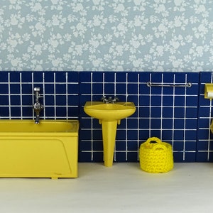 Dollhouse vintage Lundby bathroom sink tub toilet 1970s furniture yellow blue