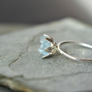 March Birthday Gifts, Unique Aquamarine Ring, Lotus Flower Ring in Silver, Uncut Gemstone Birthstone Ring, Raw Rough Aquamarine Jewelry