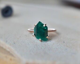 Raw Dioptase Ring, Rich Emerald Green Crystal Mineral Ring for Her, 14K Rose Gold Fill with Wire Wrapping Detail, Gemologies Jewelry for Her