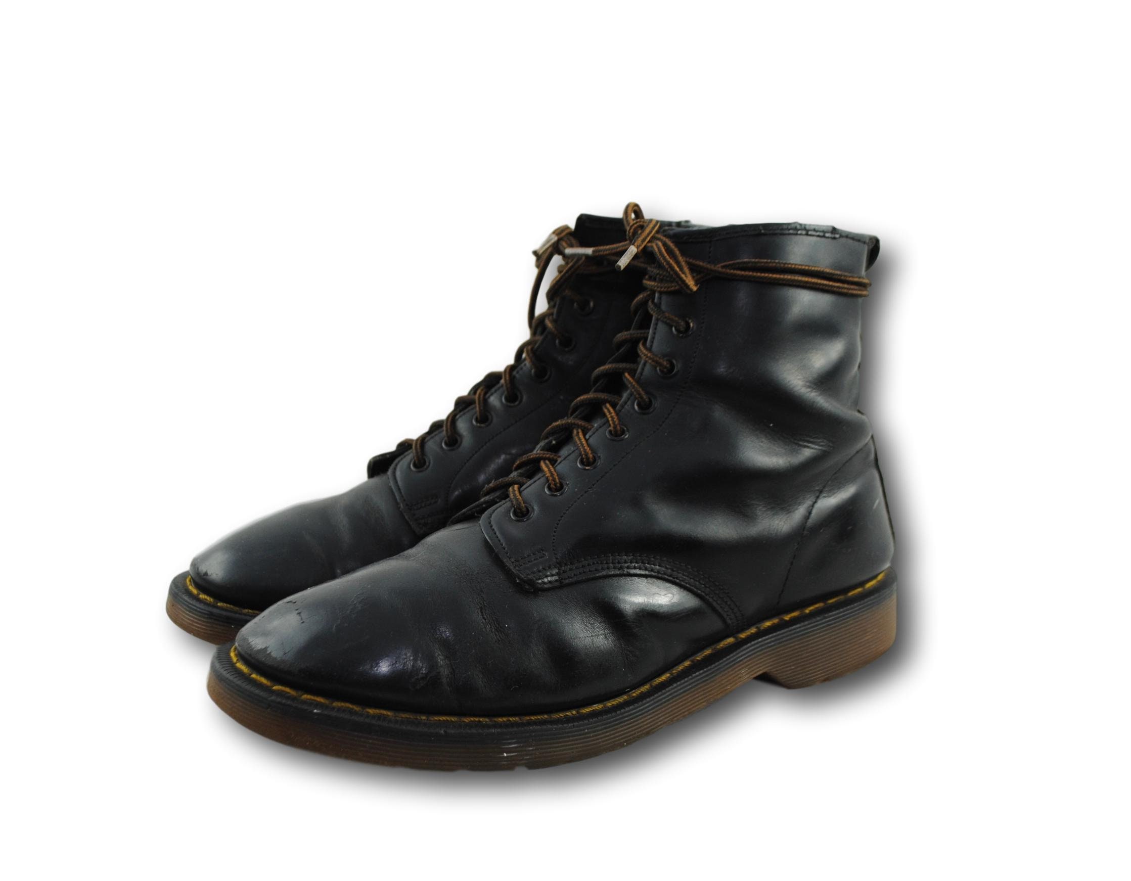 dr martens paratrooper boots