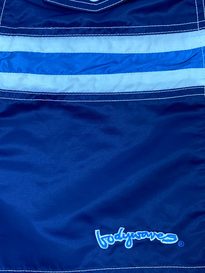 Vintage 90/'s BODY WAVES Blue Striped100/% Nylon Swim Trunks Beach Surf Board Shorts Sz 9