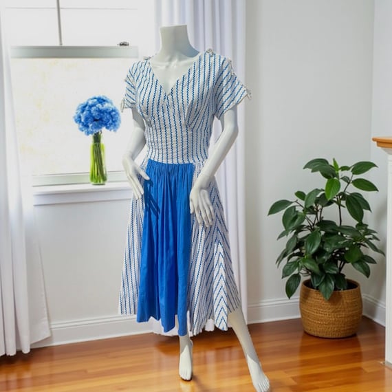 style of dress pleats in a v Pleated Maxi Skirt: Flowy Ankle Length Skirt