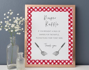 Op de afbeelding: Een rood-wit geblokt bord met de tekst "Diaper Raffle" en instructies voor gasten om hun loten in te leveren als ze luiers hebben meegebracht. Het bord bevat ook de tekst "Bedankt" en twee zwart-witte spatel-illustraties.