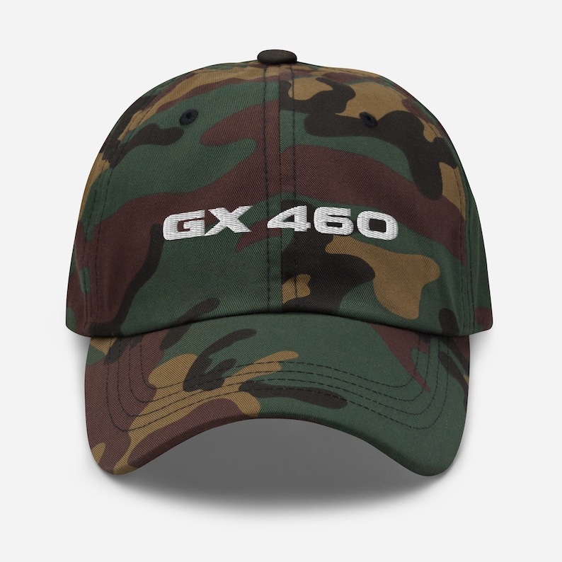 Puede incluir: Gorra de b&eacute;isbol de camuflaje con texto bordado en blanco que dice "GX 460".