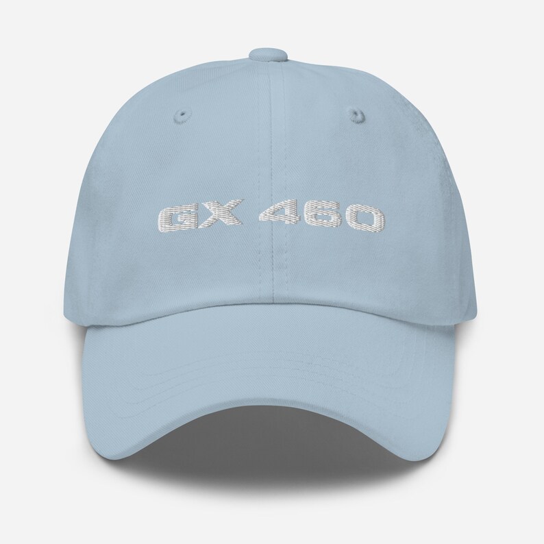 Puede incluir: Una gorra de b&eacute;isbol azul claro con texto blanco bordado que dice "GX 460".