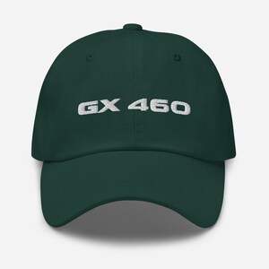 Puede incluir: Una gorra de b&eacute;isbol verde oscuro con texto bordado en blanco que dice "GX 460".