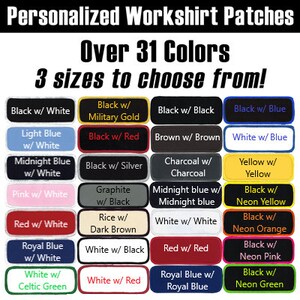 Op de afbeelding: Een tabel met 31 kleurcombinaties voor gepersonaliseerde werkshirt-patches. De tabel toont verschillende kleurcombinaties voor de patches, waaronder zwart en wit, zwart en rood, en wit en blauw. De tekst "Meer dan 31 kleuren" en "3 maten om uit te kiezen!" wordt bovenaan de tabel weergegeven.