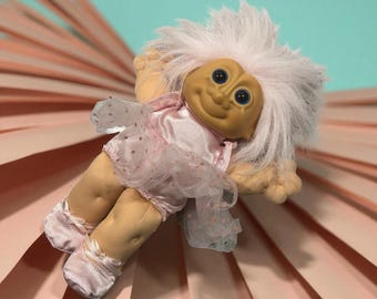 Bailarina troll Russ Berrie, años 90, cuerpo suave, ojos azules, tutú rosa y zapatos