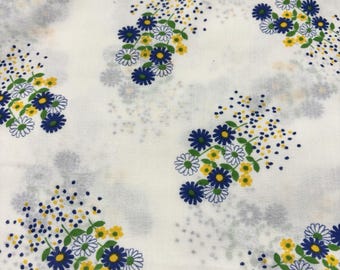 Tela vintage con margaritas azules, semitransparente y fluida, 8 1/3 yardas x 43 pulgadas, color blanco