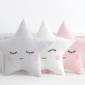 Poduszka dekoracyjna Star Nursery w kolorze różowym, poduszka Dreamy Throw Pillow, pomysł na prezent na baby shower, neutralne pod względem płci, łóżko dla chłopca, pokój dla noworodka i dziewczynki, niebo