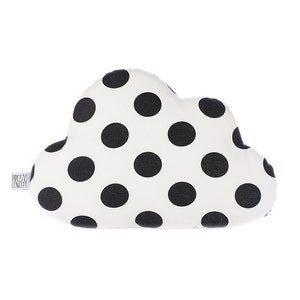 Puede incluir: Almohada blanca en forma de nube con lunares negros. La almohada tiene una pequeña etiqueta que dice "PRINCESS CONCEPT".