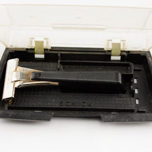 Vintage Schick Injector Razor with Gold-Tone Head & Original Case – 1960s/1970s