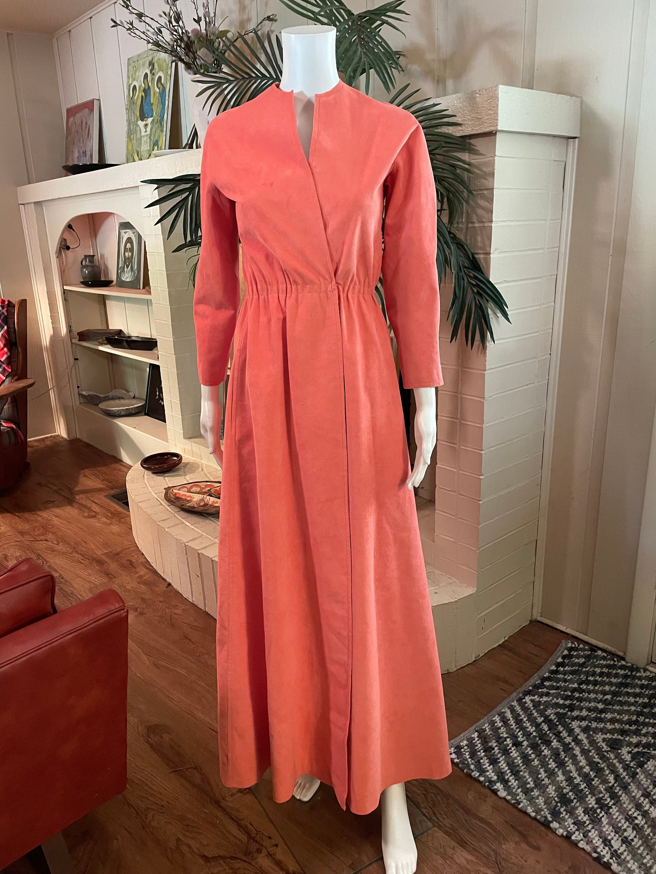 Iconico abito lungo avvolgente in ultrasuede Halston anni '70, autentico  abito cappotto vintage anni '70, chic S XS