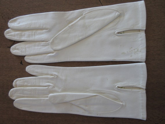 Vintage Floral Embroidery on Leather Gloves came … - image 5