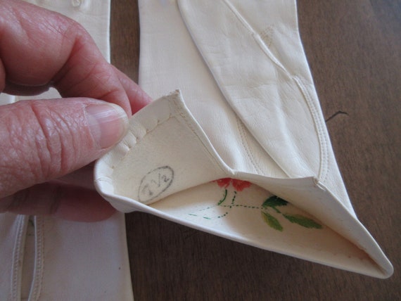 Vintage Floral Embroidery on Leather Gloves came … - image 4