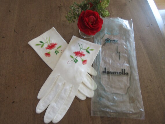 Vintage Floral Embroidery on Leather Gloves came … - image 3