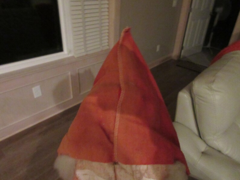old 1940s or older buying as is Vintage Santa Claus mask GAUZE type.. The beard and eyebrow cotton is very dirty from age.