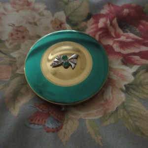 Vintage Compacts by COLUMBIA Fifth Avenue - Jeweled, Rhinestone, GREEN emerald  brass gold tone Powder compact screen and powder puff pouf