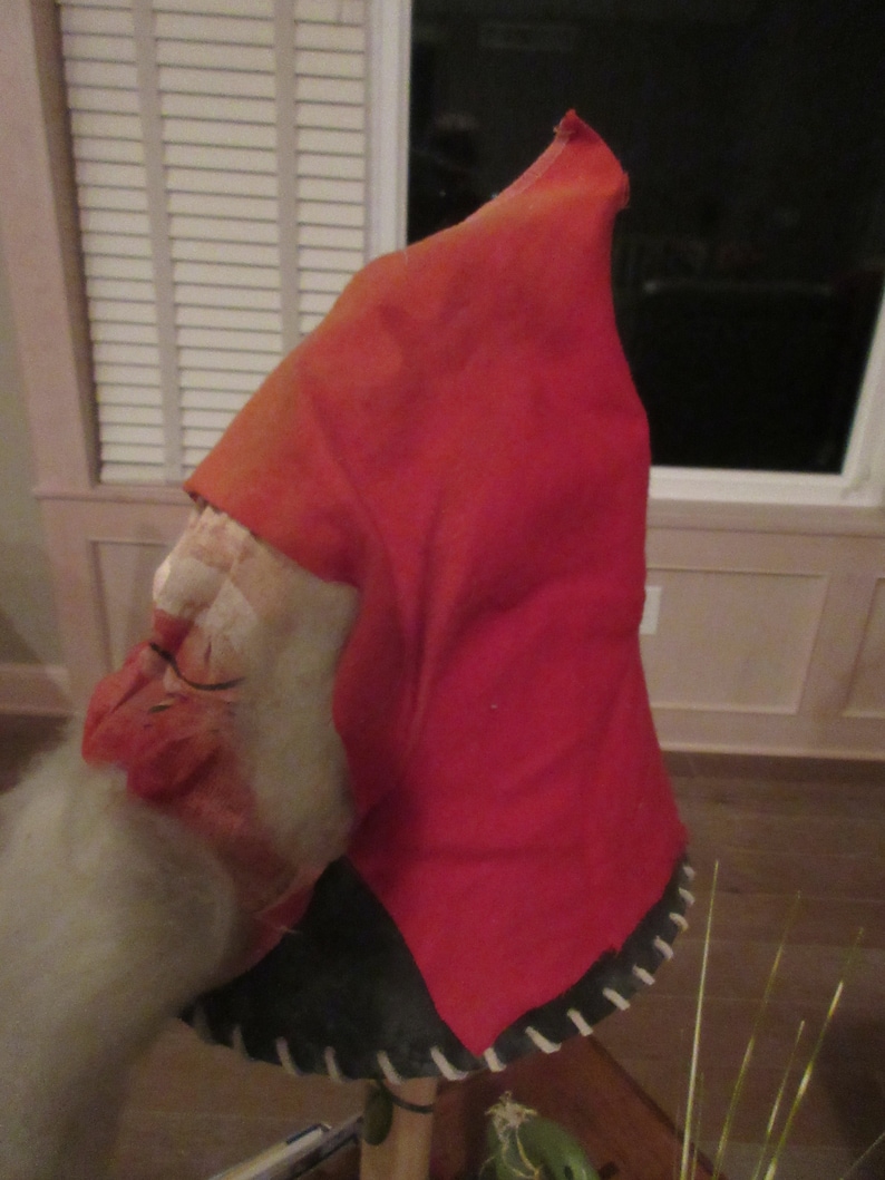 old 1940s or older buying as is Vintage Santa Claus mask GAUZE type.. The beard and eyebrow cotton is very dirty from age.