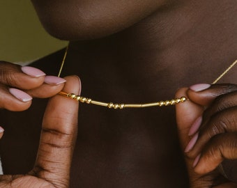 Collier en code morse personnalisé par Caitlyn minimaliste • Collier personnalisé avec nom ou message caché en code morse • Cadeau de l'amitié • NM109