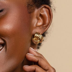 Bold Knot Stud Earrings by Caitlyn Minimalist • Everyday Statement Earrings in Gold & Silver • Minimalist Jewelry • Gift for Her • ER483