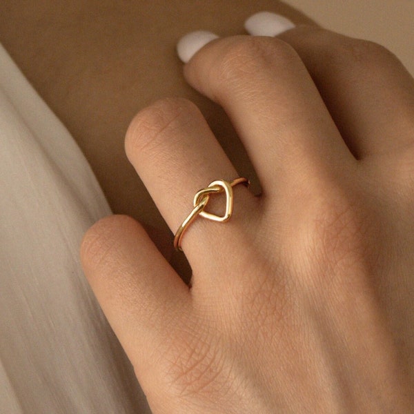 Love Heart Knot Ring by CaitlynMinimalist • Gold Infinity Ring • Minimalist Midi Ring • Dainty Promise Ring • Perfect Gift for Her • RR041