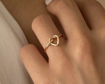 Love Heart Knot Ring by CaitlynMinimalist • Gold Infinity Ring • Minimalist Midi Ring • Dainty Promise Ring • Best Friend Gift • RR041