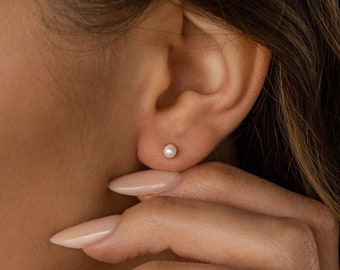 Puces d'oreilles en perles délicates par Caitlyn Minimalist • Bijoux en perles de tous les jours • Boucles d'oreilles minimalistes empilables • Cadeaux pour proposition de demoiselle d'honneur • ER316