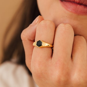 Black Hexagon Signet Ring by Caitlyn Minimalist • Men&#39;s Pinky Ring • Statement Black Onyx Enamel Ring, Enamel Jewelry • Gift for Him • RR090