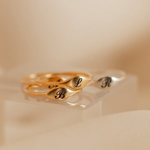 Anillo curvo personalizado • Anillo con inicial • Anillo con letra • Anillo con nombre personalizado • Anillo para nueva mamá • Regalos para damas de honor • RM34F62