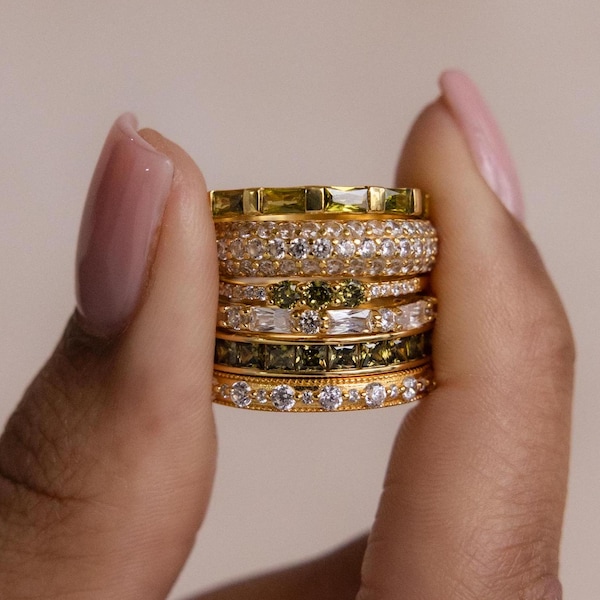 Caitlyn Minimalist のペリドット リングセット • 3 個セット: ヴィンテージ ペリドット & ダイヤモンド スタッキングリング (ゴールド) • 上品なジュエリー • 奥様へのギフト • RR157