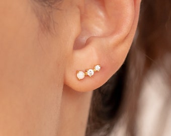 Opaal Stud Oorbellen door Caitlyn minimalistisch • Diamond Ear Climber Oorbellen voor tweede gat piercing • Beste vriend verjaardagscadeau • ER198