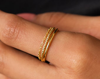 Conjunto de anillos con textura delgada de Caitlyn Minimalist • Conjunto de 3 delicados anillos apilables para uso diario • Joyería esencial • Regalo para ella • RR133