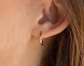 Créoles minimalistes par Caitlyn Minimalist • Boucles d'oreilles de tous les jours • Créoles de 10 mm, parfaites pour tous les jours • Cadeau pour elle • ER391