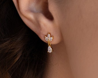 Boucles d'oreilles pendantes diamant marquise par Caitlyn Minimalist • Boucles d'oreilles pendantes délicates • Bijoux de mariage élégants • Cadeau de demoiselle d'honneur • ER343